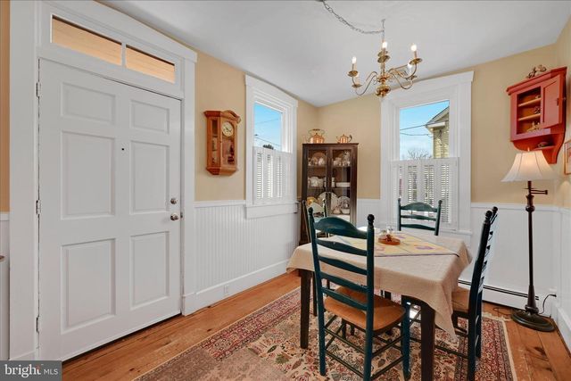 173 W BROAD ST, Salunga, PA 17538