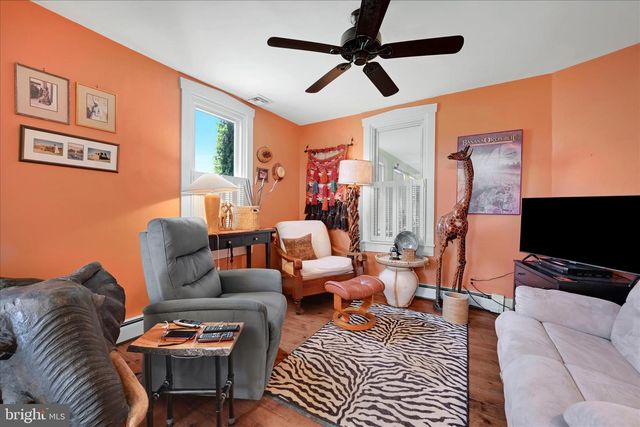 173 W BROAD ST, Salunga, PA 17538