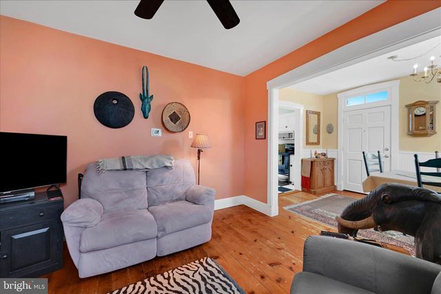173 W BROAD ST, Salunga, PA 17538