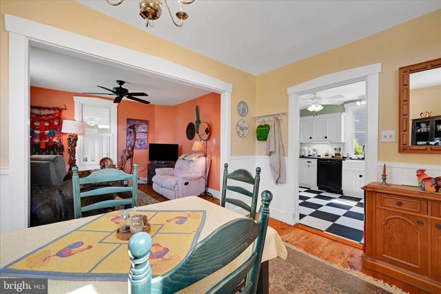 173 W BROAD ST, Salunga, PA 17538