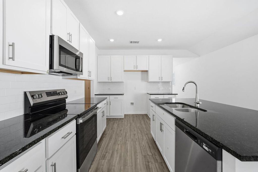 828 Drystone TRL, Liberty Hill, TX 78642