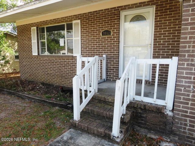 5932 JAGUAR Drive W, Jacksonville, FL 32244