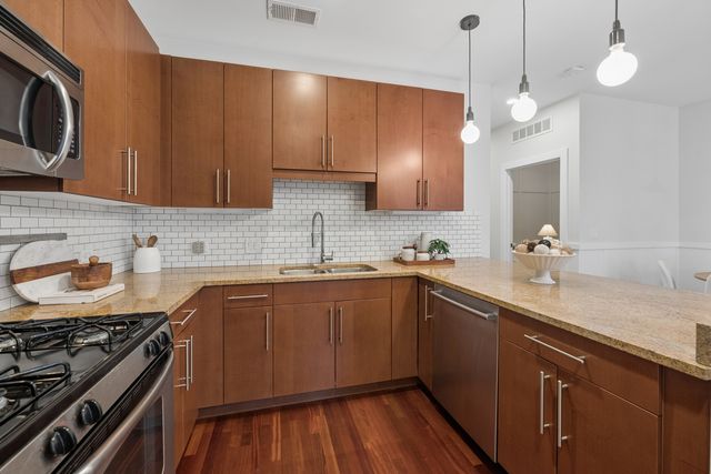 2740 W Armitage Avenue 302S, Chicago, IL 60647