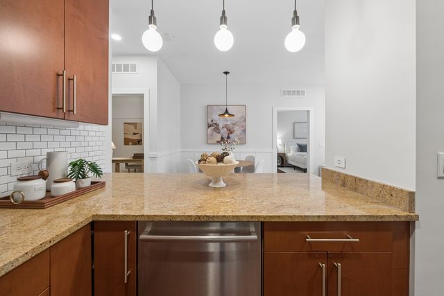 2740 W Armitage Avenue 302S, Chicago, IL 60647