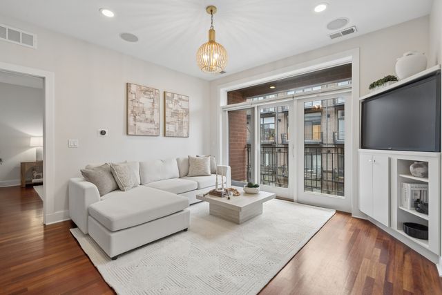 2740 W Armitage Avenue 302S, Chicago, IL 60647