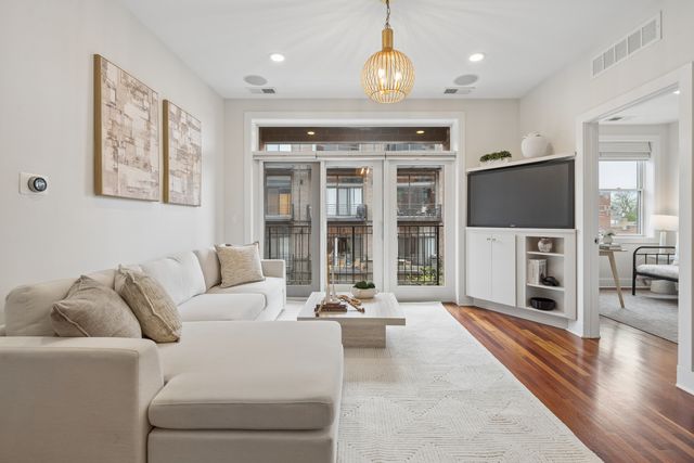 2740 W Armitage Avenue 302S, Chicago, IL 60647