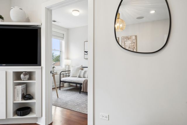 2740 W Armitage Avenue 302S, Chicago, IL 60647