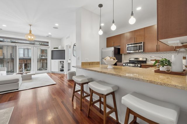 2740 W Armitage Avenue 302S, Chicago, IL 60647