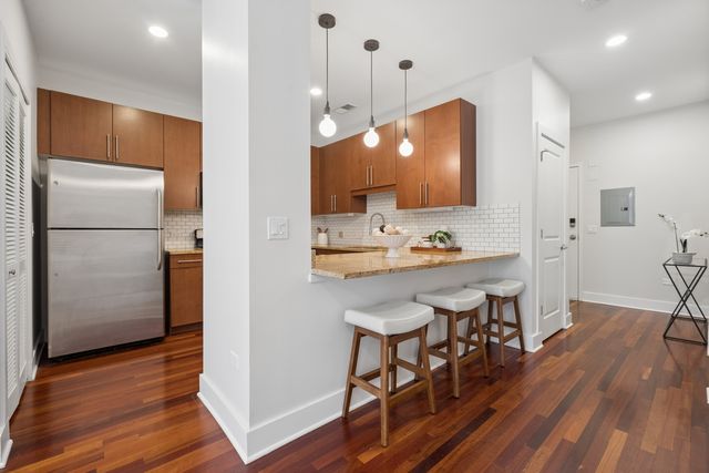 2740 W Armitage Avenue 302S, Chicago, IL 60647