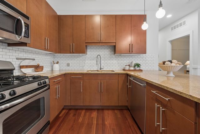 2740 W Armitage Avenue 302S, Chicago, IL 60647