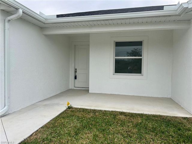 628 Falls LN, Lehigh Acres, FL 33974