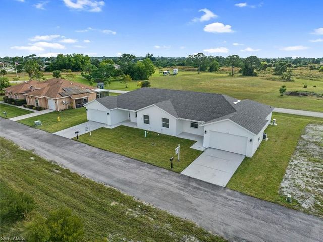 628 Falls LN, Lehigh Acres, FL 33974