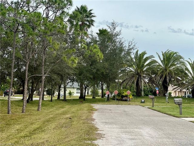 628 Falls LN, Lehigh Acres, FL 33974