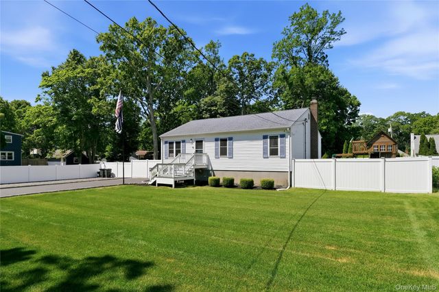202 Whittier Drive, Mastic Beach, NY 11951