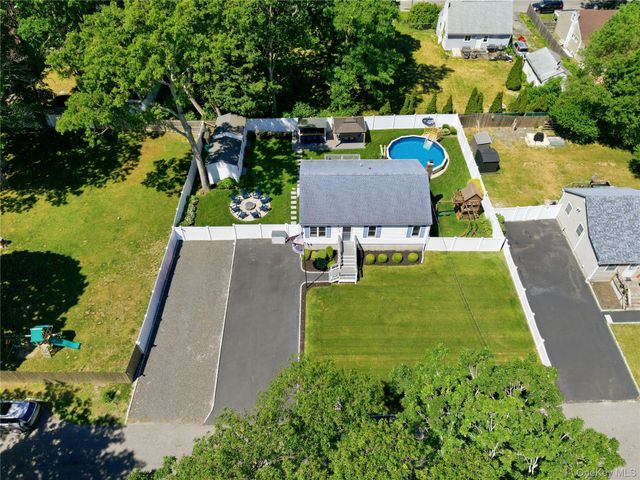202 Whittier Drive, Mastic Beach, NY 11951