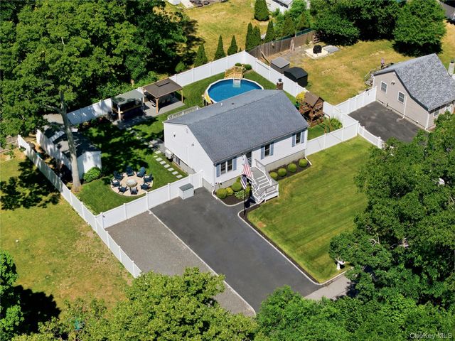 202 Whittier Drive, Mastic Beach, NY 11951