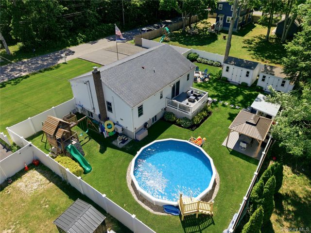 202 Whittier Drive, Mastic Beach, NY 11951