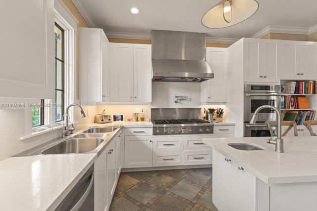 685 Harbor Lane, Key Biscayne, FL 33149