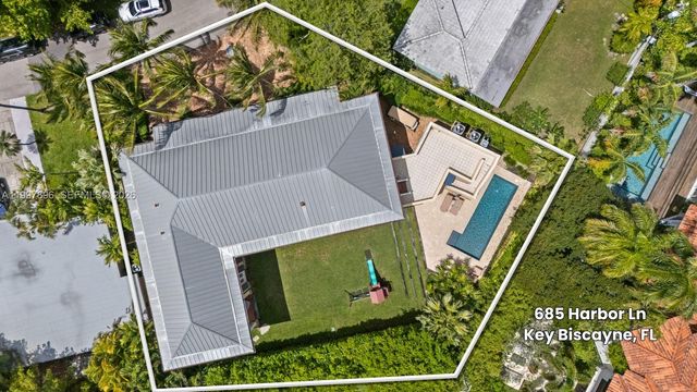 685 Harbor Lane, Key Biscayne, FL 33149