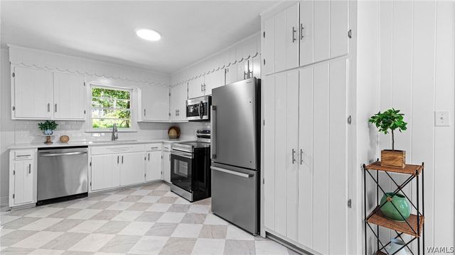 4534 RIVER OAK DR, Northport, AL 35473