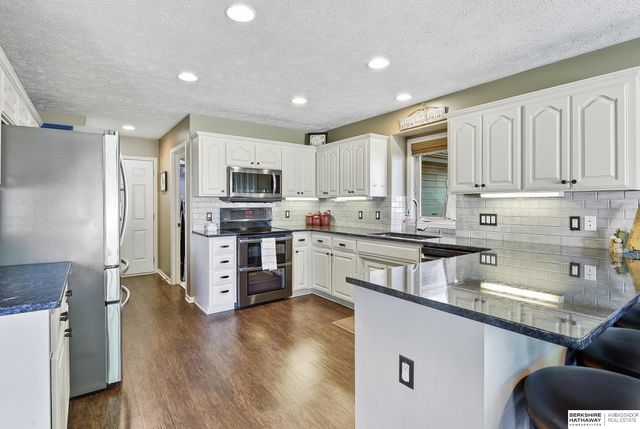 8001 S 94th Street, La Vista, NE 68128