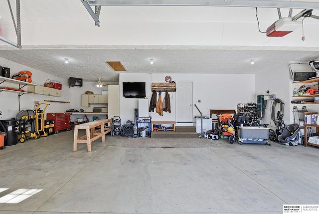 8001 S 94th Street, La Vista, NE 68128