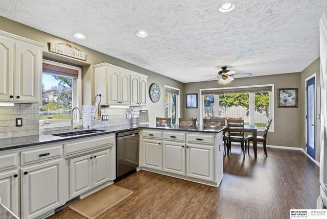 8001 S 94th Street, La Vista, NE 68128