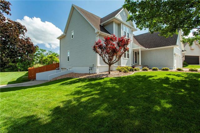 1124 NE Waterfield Village Drive, Blue Springs, MO 64014