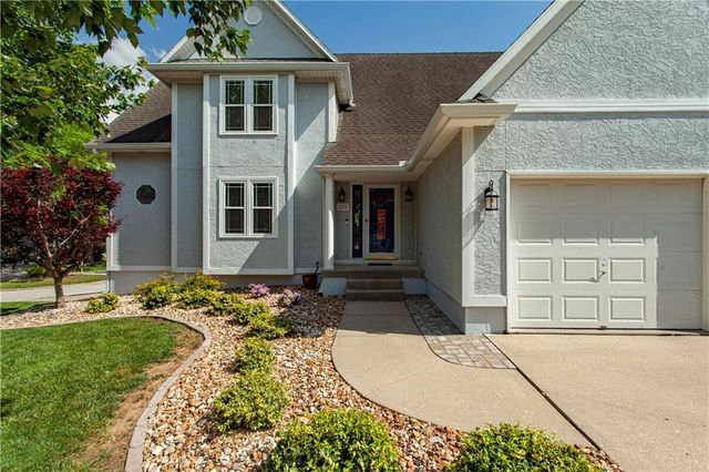 1124 NE Waterfield Village Drive, Blue Springs, MO 64014