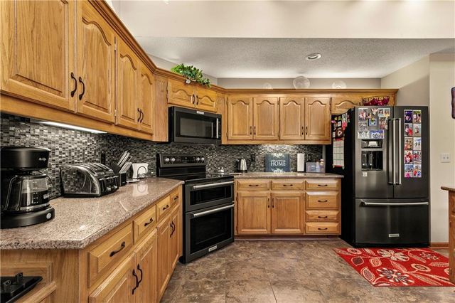 1124 NE Waterfield Village Drive, Blue Springs, MO 64014
