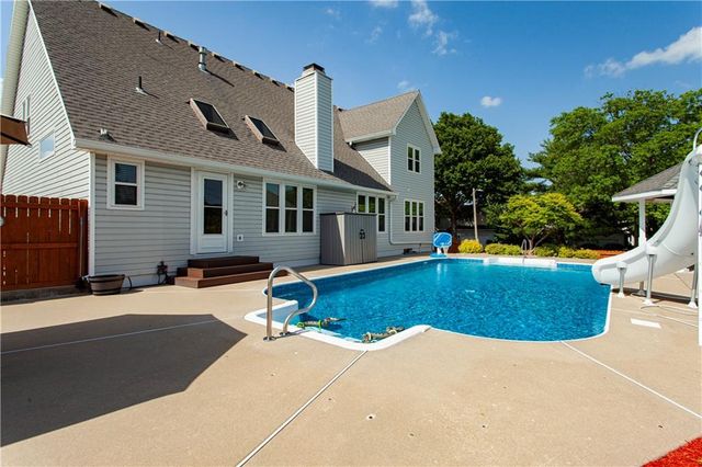1124 NE Waterfield Village Drive, Blue Springs, MO 64014