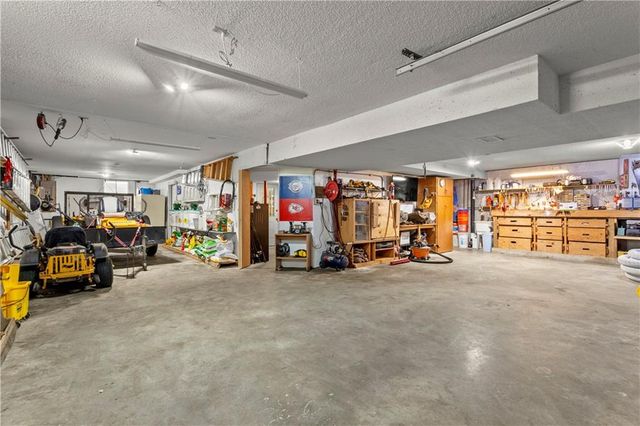 1124 NE Waterfield Village Drive, Blue Springs, MO 64014
