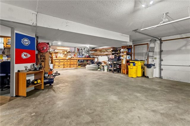 1124 NE Waterfield Village Drive, Blue Springs, MO 64014