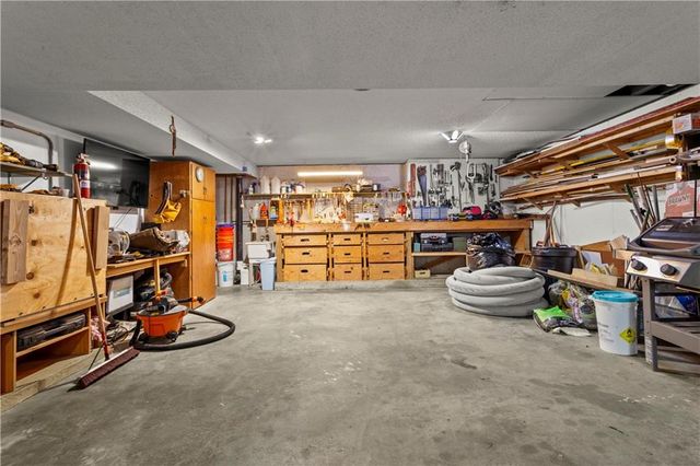 1124 NE Waterfield Village Drive, Blue Springs, MO 64014