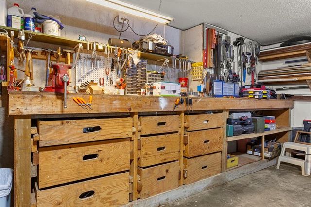 1124 NE Waterfield Village Drive, Blue Springs, MO 64014