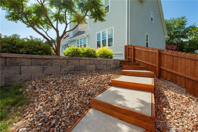 1124 NE Waterfield Village Drive, Blue Springs, MO 64014