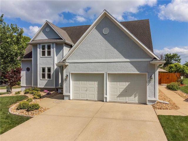 1124 NE Waterfield Village Drive, Blue Springs, MO 64014