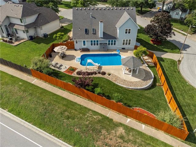 1124 NE Waterfield Village Drive, Blue Springs, MO 64014