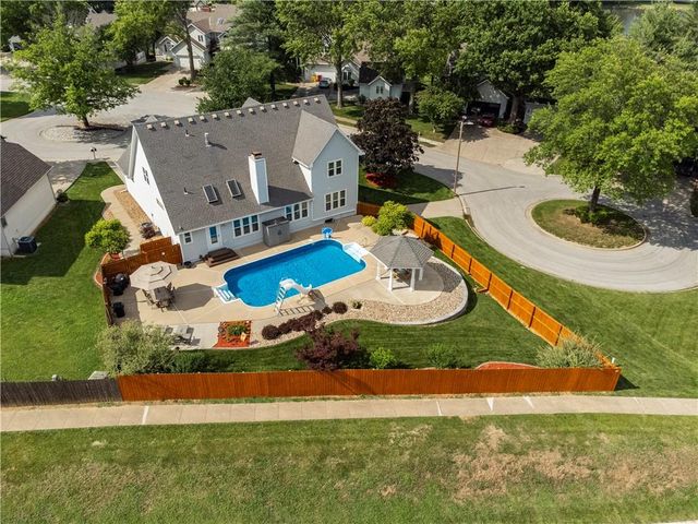 1124 NE Waterfield Village Drive, Blue Springs, MO 64014