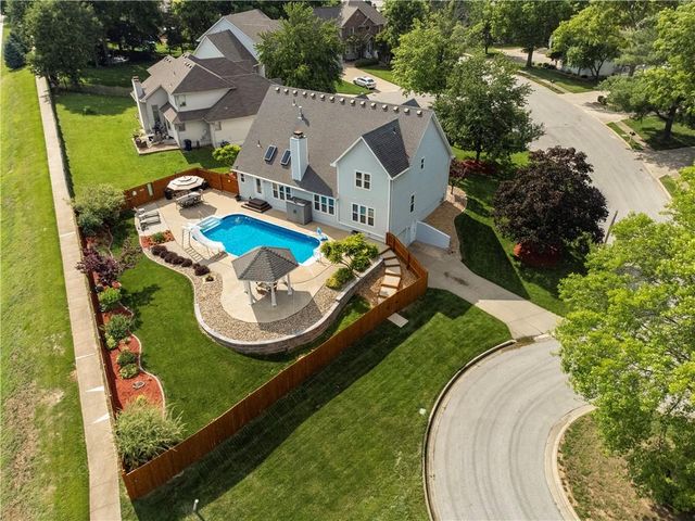 1124 NE Waterfield Village Drive, Blue Springs, MO 64014