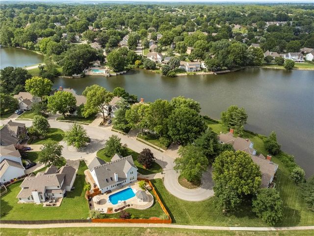 1124 NE Waterfield Village Drive, Blue Springs, MO 64014