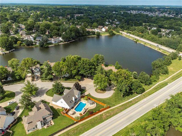 1124 NE Waterfield Village Drive, Blue Springs, MO 64014