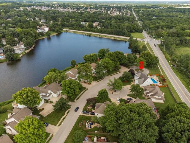 1124 NE Waterfield Village Drive, Blue Springs, MO 64014