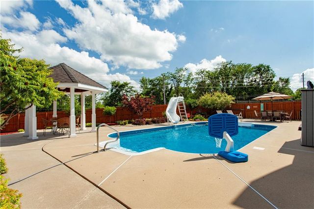 1124 NE Waterfield Village Drive, Blue Springs, MO 64014