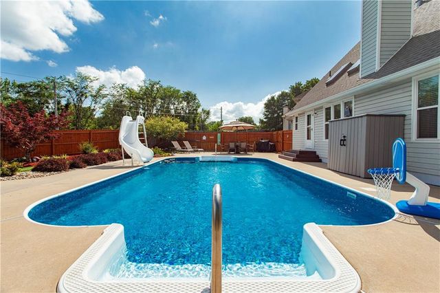 1124 NE Waterfield Village Drive, Blue Springs, MO 64014