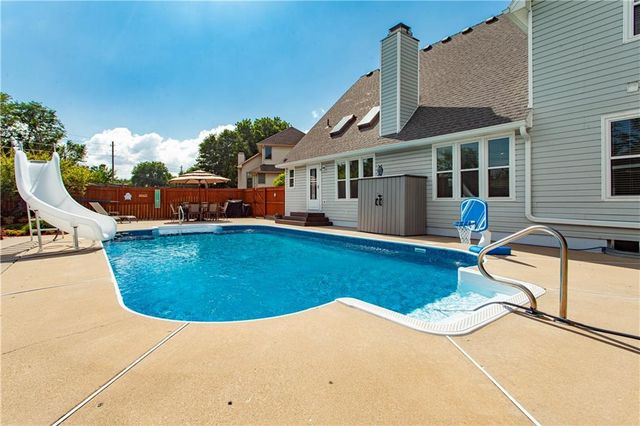1124 NE Waterfield Village Drive, Blue Springs, MO 64014