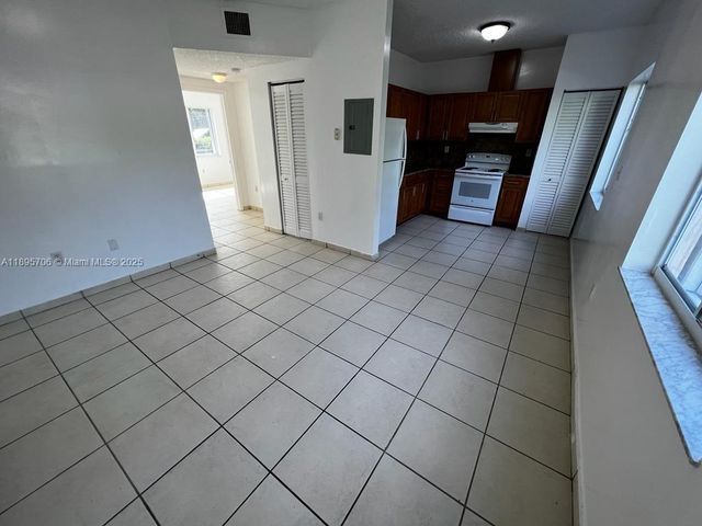 452 SW 10th St 3, Miami, FL 33130