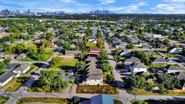 8232 Colonial Lane, Houston, TX 77051