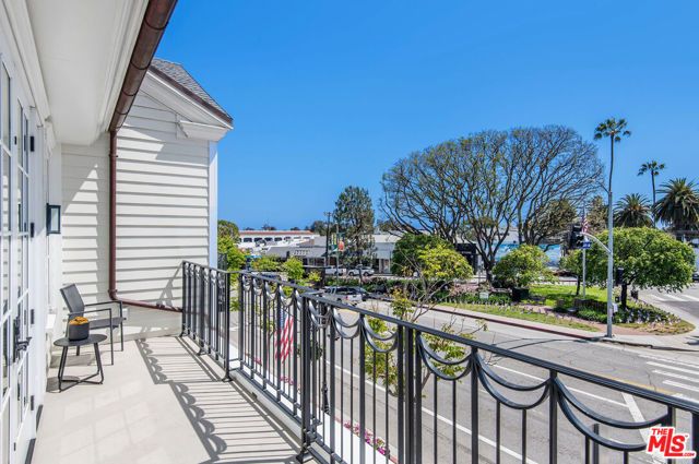 15225 Palisades Village Lane 206, Pacific Palisades (los Angeles), CA 90272