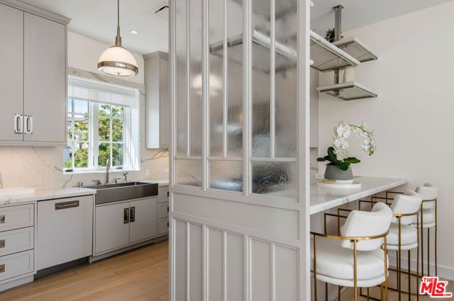 15225 Palisades Village Lane 206, Pacific Palisades (los Angeles), CA 90272